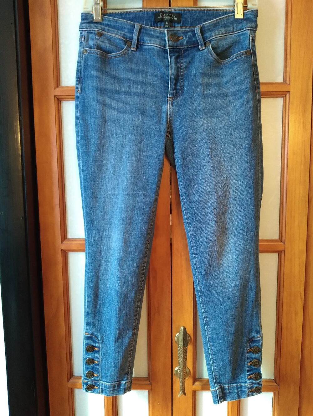 Women's Talbots Flawless Ankle Capri Jeans With Button Detail Sz 4P EUC